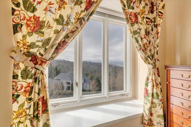 4910 Hunting Hills CIR, Roanoke, VA 24018