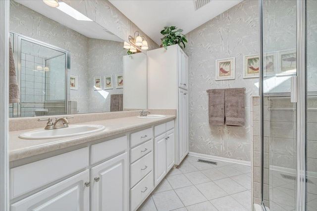 4910 Hunting Hills CIR, Roanoke, VA 24018