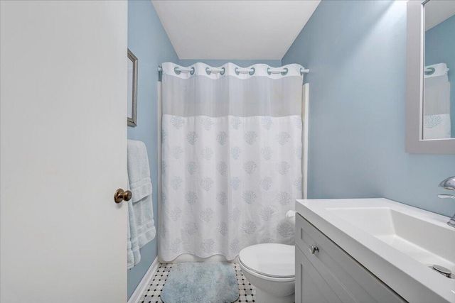 4910 Hunting Hills CIR, Roanoke, VA 24018