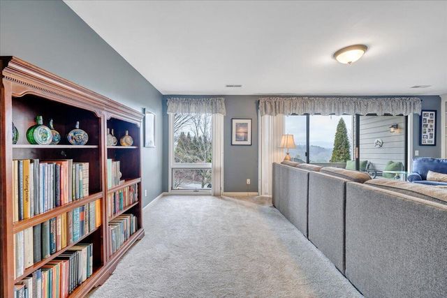 4910 Hunting Hills CIR, Roanoke, VA 24018