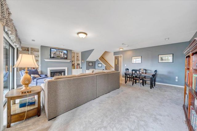 4910 Hunting Hills CIR, Roanoke, VA 24018