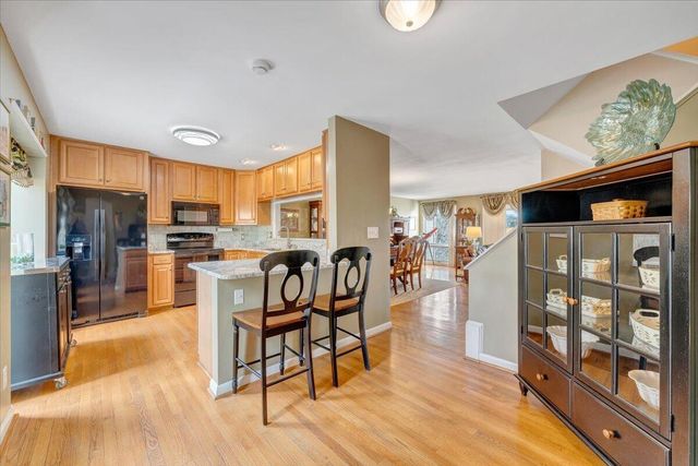 4910 Hunting Hills CIR, Roanoke, VA 24018