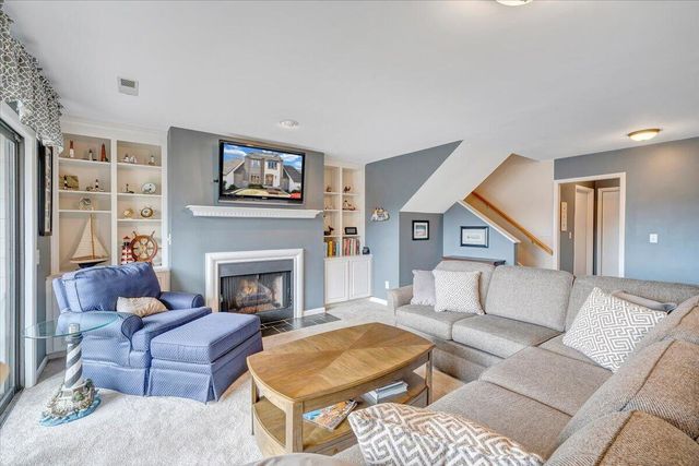 4910 Hunting Hills CIR, Roanoke, VA 24018