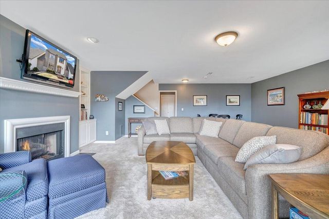 4910 Hunting Hills CIR, Roanoke, VA 24018