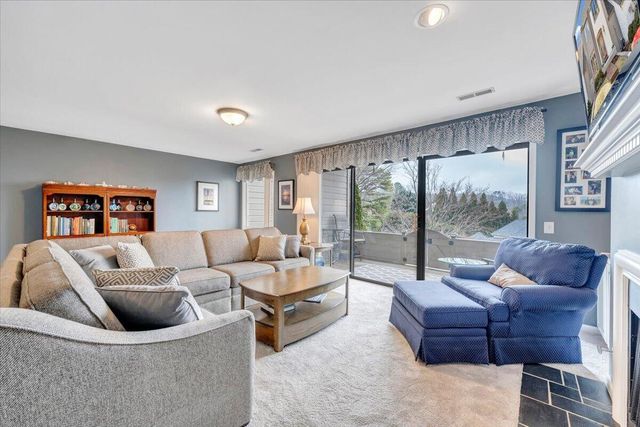 4910 Hunting Hills CIR, Roanoke, VA 24018