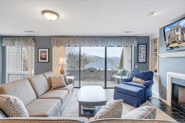 4910 Hunting Hills CIR, Roanoke, VA 24018