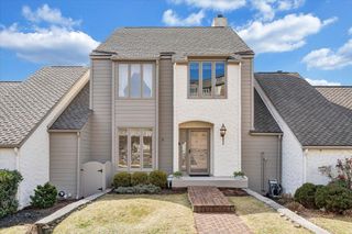 4910 Hunting Hills CIR, Roanoke, VA 24018