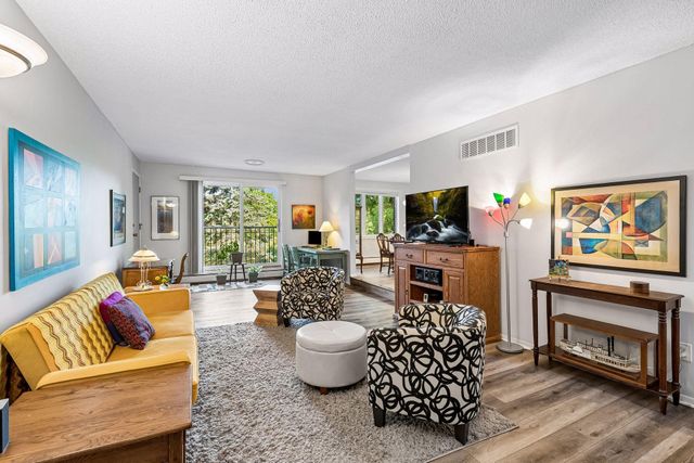 3412 Oak Ridge Road 308, Hopkins, MN 55305