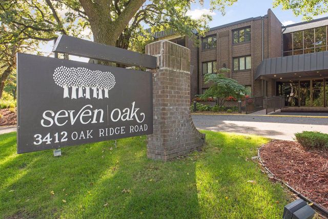 3412 Oak Ridge Road 308, Hopkins, MN 55305