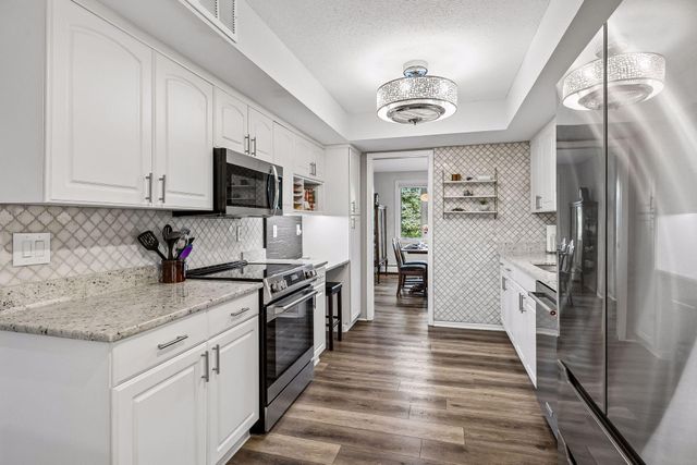 3412 Oak Ridge Road 308, Hopkins, MN 55305
