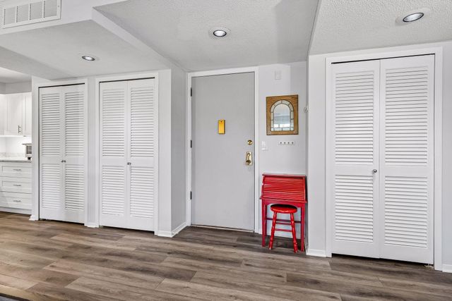 3412 Oak Ridge Road 308, Hopkins, MN 55305
