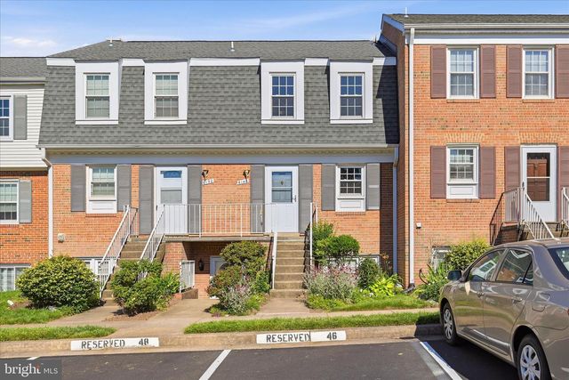 6146 STRASBURG DR, Centreville, VA 20121