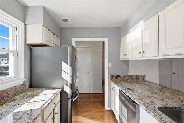 6146 STRASBURG DR, Centreville, VA 20121