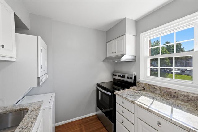 6146 STRASBURG DR, Centreville, VA 20121