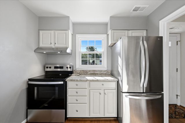 6146 STRASBURG DR, Centreville, VA 20121