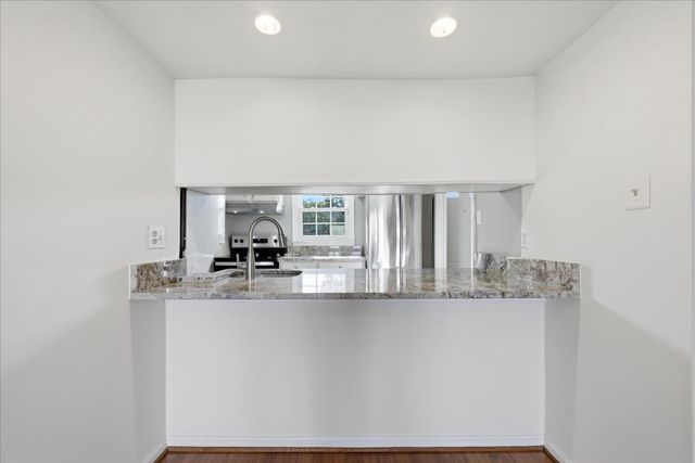 6146 STRASBURG DR, Centreville, VA 20121