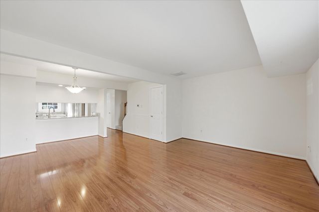 6146 STRASBURG DR, Centreville, VA 20121