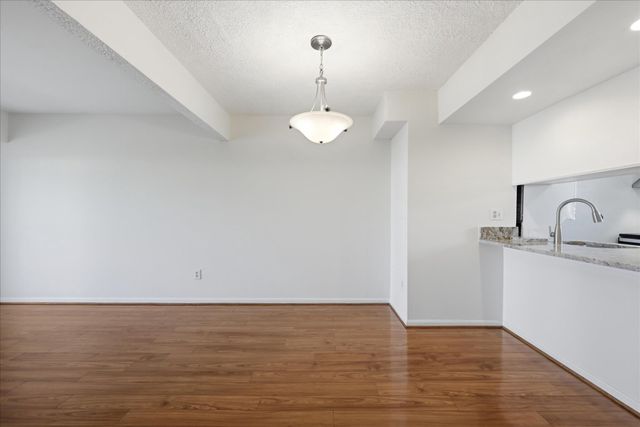 6146 STRASBURG DR, Centreville, VA 20121
