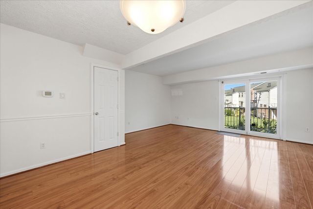 6146 STRASBURG DR, Centreville, VA 20121
