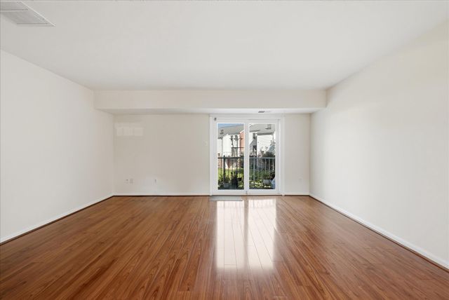 6146 STRASBURG DR, Centreville, VA 20121