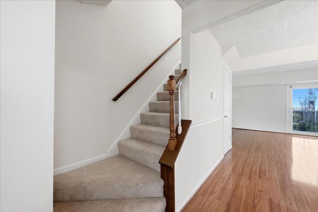 6146 STRASBURG DR, Centreville, VA 20121