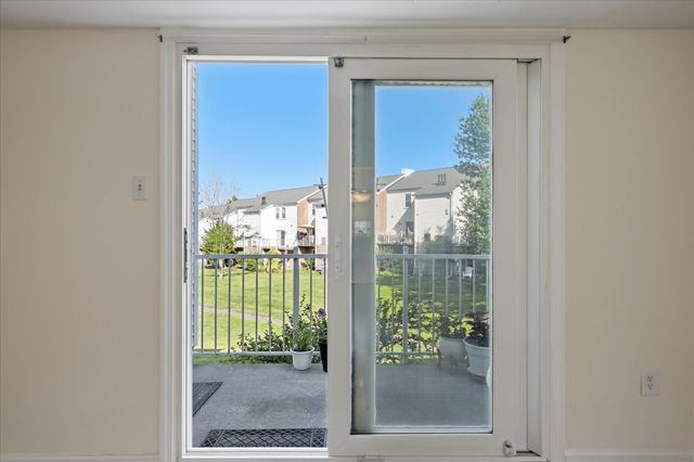 6146 STRASBURG DR, Centreville, VA 20121