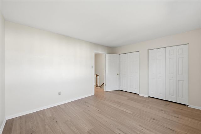 6146 STRASBURG DR, Centreville, VA 20121