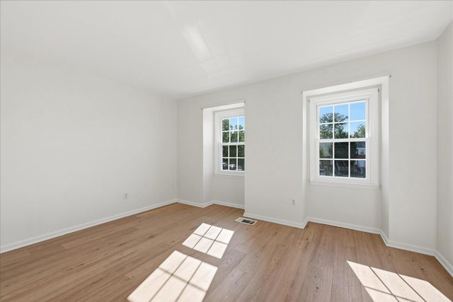 6146 STRASBURG DR, Centreville, VA 20121