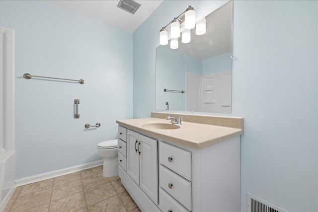 6146 STRASBURG DR, Centreville, VA 20121