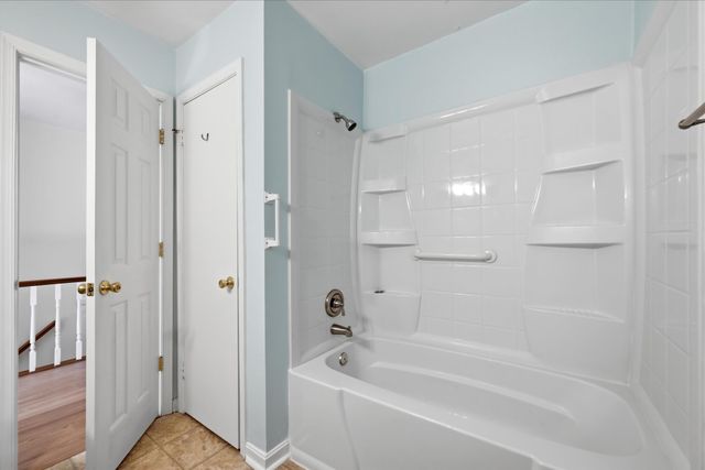 6146 STRASBURG DR, Centreville, VA 20121