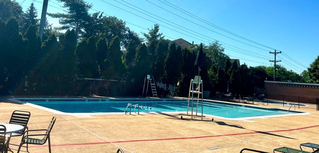 6146 STRASBURG DR, Centreville, VA 20121