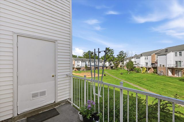 6146 STRASBURG DR, Centreville, VA 20121