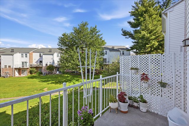 6146 STRASBURG DR, Centreville, VA 20121