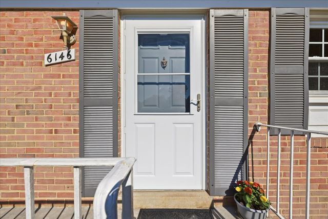 6146 STRASBURG DR, Centreville, VA 20121