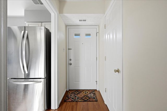 6146 STRASBURG DR, Centreville, VA 20121