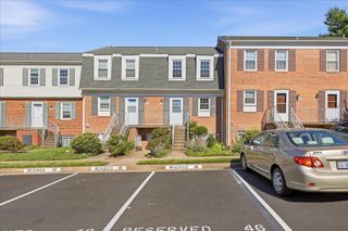 6146 STRASBURG DR, Centreville, VA 20121
