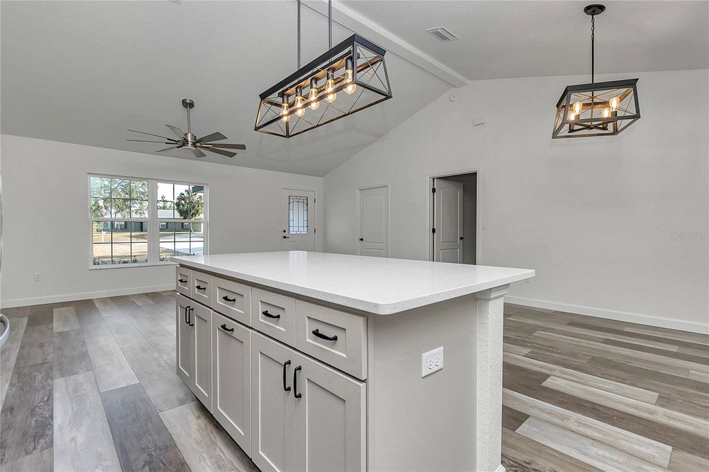 Image 17 of property listing at 18471 SW 66 LOOP, Dunnellon, FL 34432