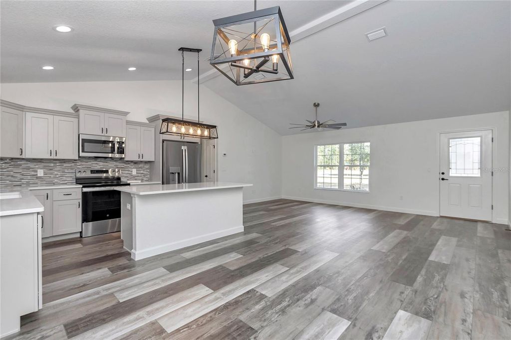 Image 20 of property listing at 18471 SW 66 LOOP, Dunnellon, FL 34432