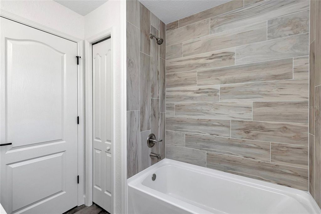 Image 32 of property listing at 18471 SW 66 LOOP, Dunnellon, FL 34432