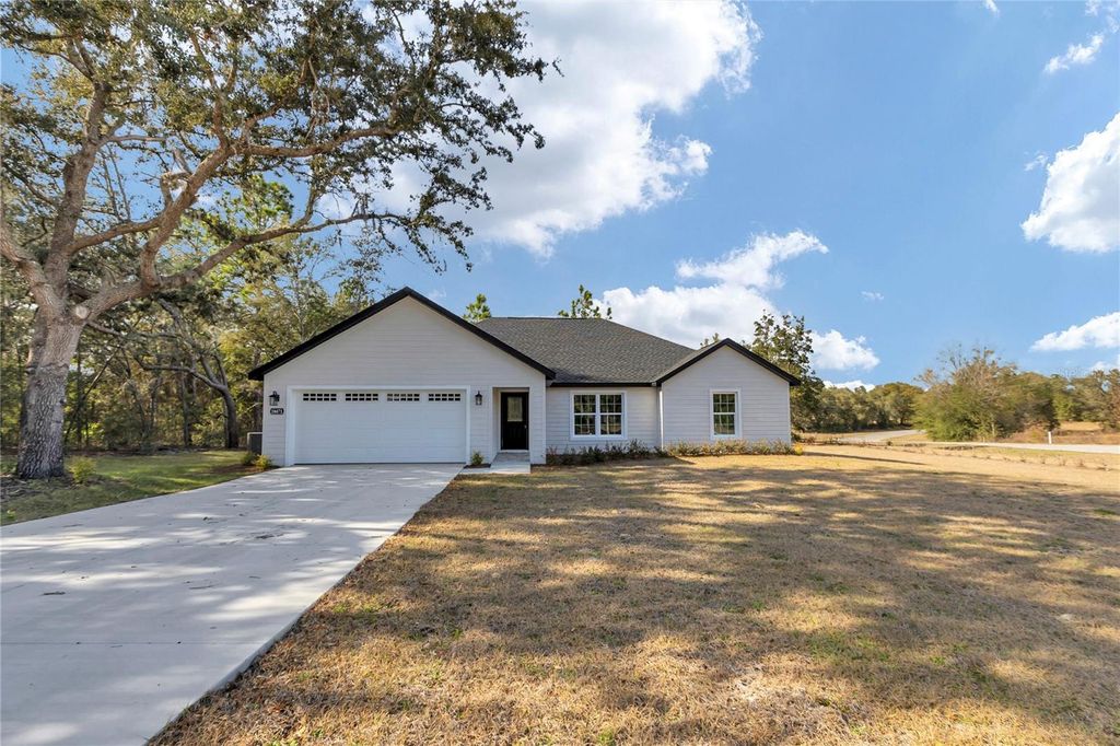 Image 6 of property listing at 18471 SW 66 LOOP, Dunnellon, FL 34432