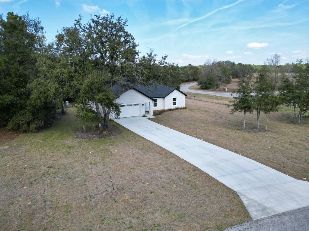 Image 56 of property listing at 18471 SW 66 LOOP, Dunnellon, FL 34432