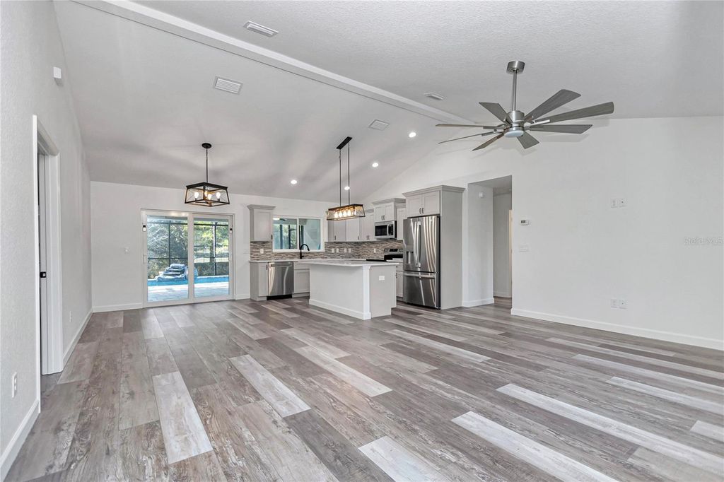 Image 10 of property listing at 18471 SW 66 LOOP, Dunnellon, FL 34432