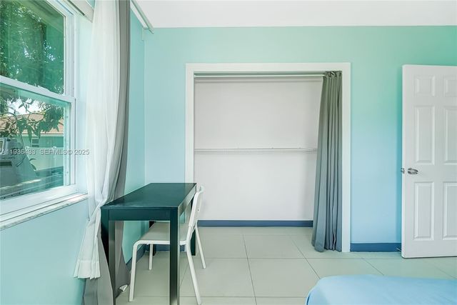 216 SW 6th St 216, Hallandale Beach, FL 33009