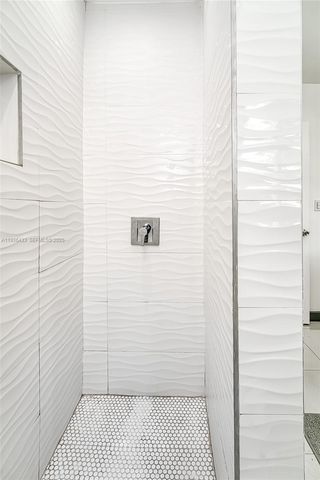 216 SW 6th St 216, Hallandale Beach, FL 33009