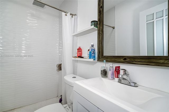 216 SW 6th St 216, Hallandale Beach, FL 33009