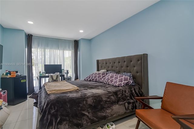 216 SW 6th St 216, Hallandale Beach, FL 33009