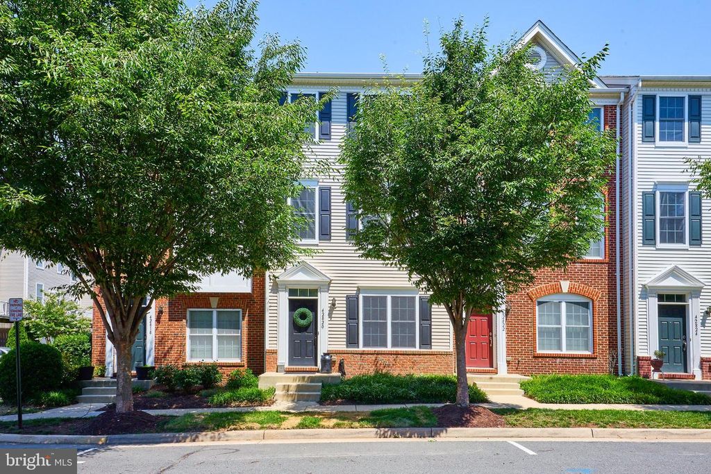 42820 PAMPLIN TER, Chantilly, VA 20152