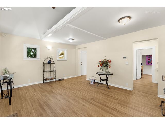 12515 Se RAMONA St, Portland, OR 97236