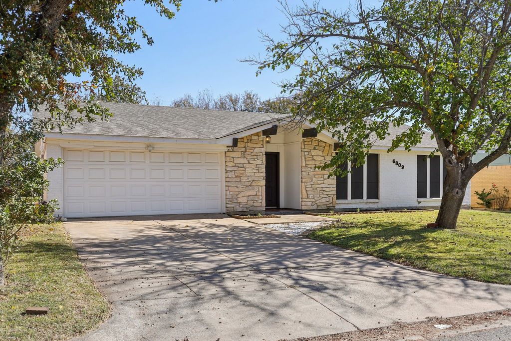 6809 Rustic Drive, Forest Hill, TX 76140