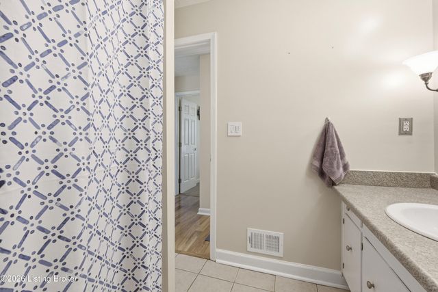 5709 Renada Dr, Crestwood, KY 40014